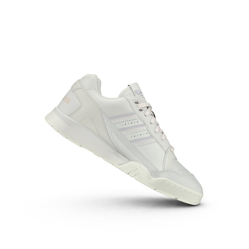 Chaussures adidas originals Formateurs A.R. Trainer White / White / Beige